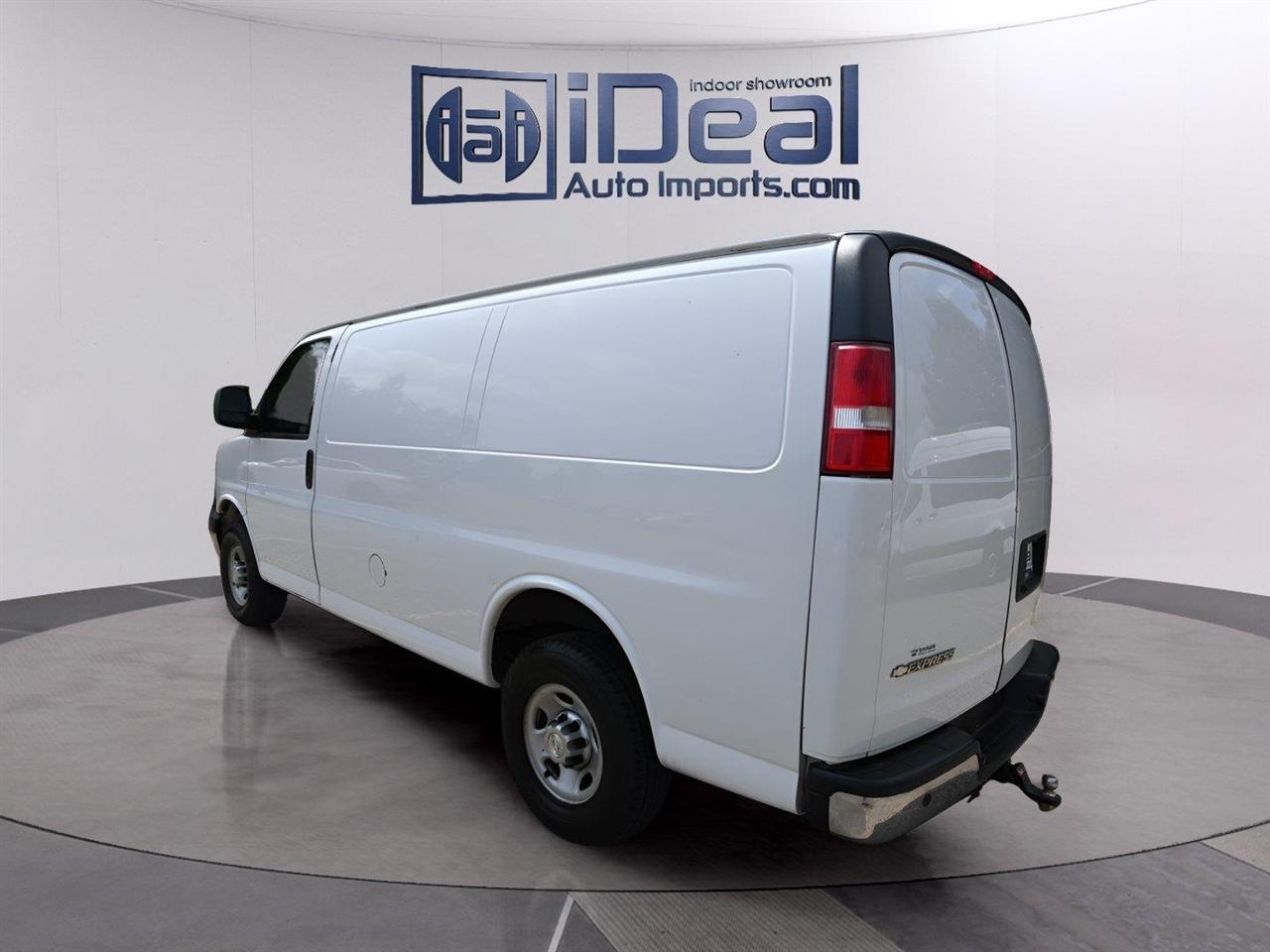 Chevrolet Express Cargo Van RWD 3500 135" 2017