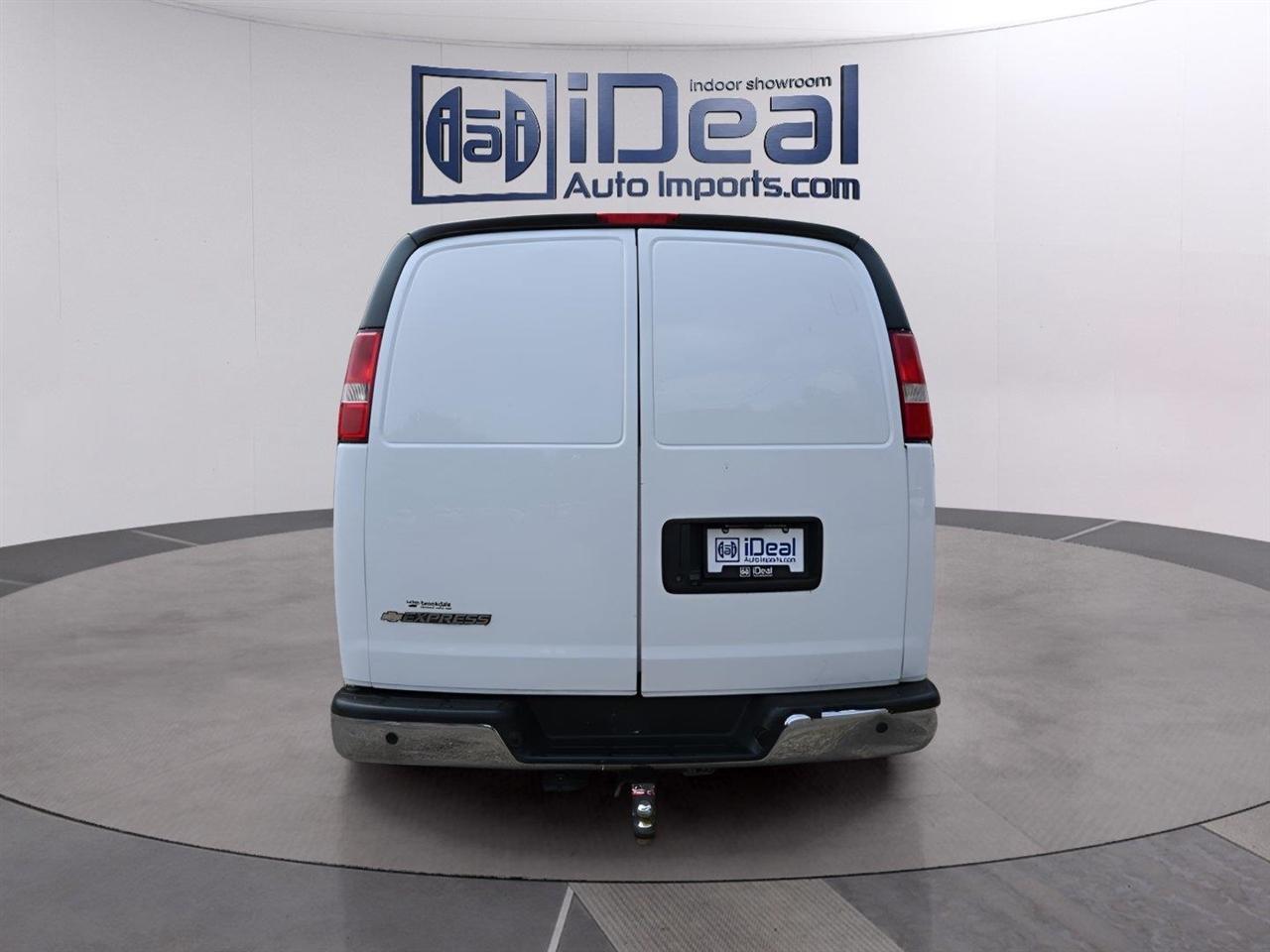 Chevrolet Express Cargo Van RWD 3500 135" 2017