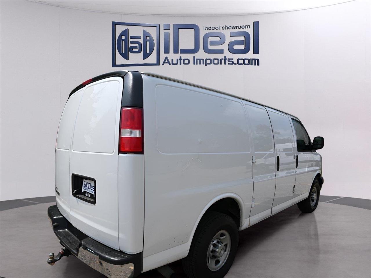 Chevrolet Express Cargo Van RWD 3500 135" 2017