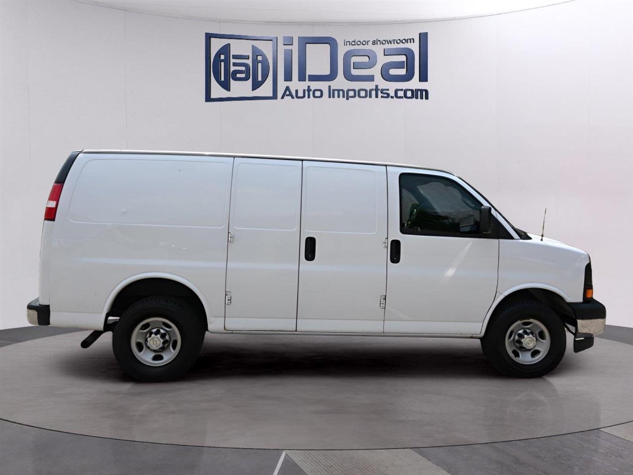 Chevrolet Express Cargo Van RWD 3500 135" 2017