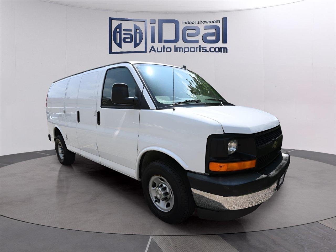 Chevrolet Express Cargo Van RWD 3500 135" 2017