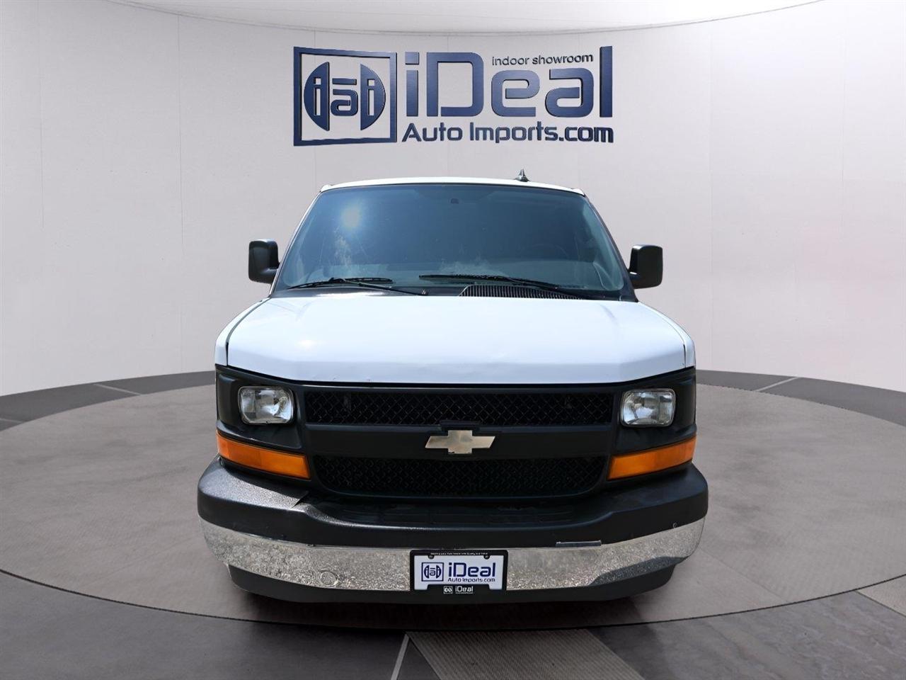 Chevrolet Express Cargo Van RWD 3500 135" 2017