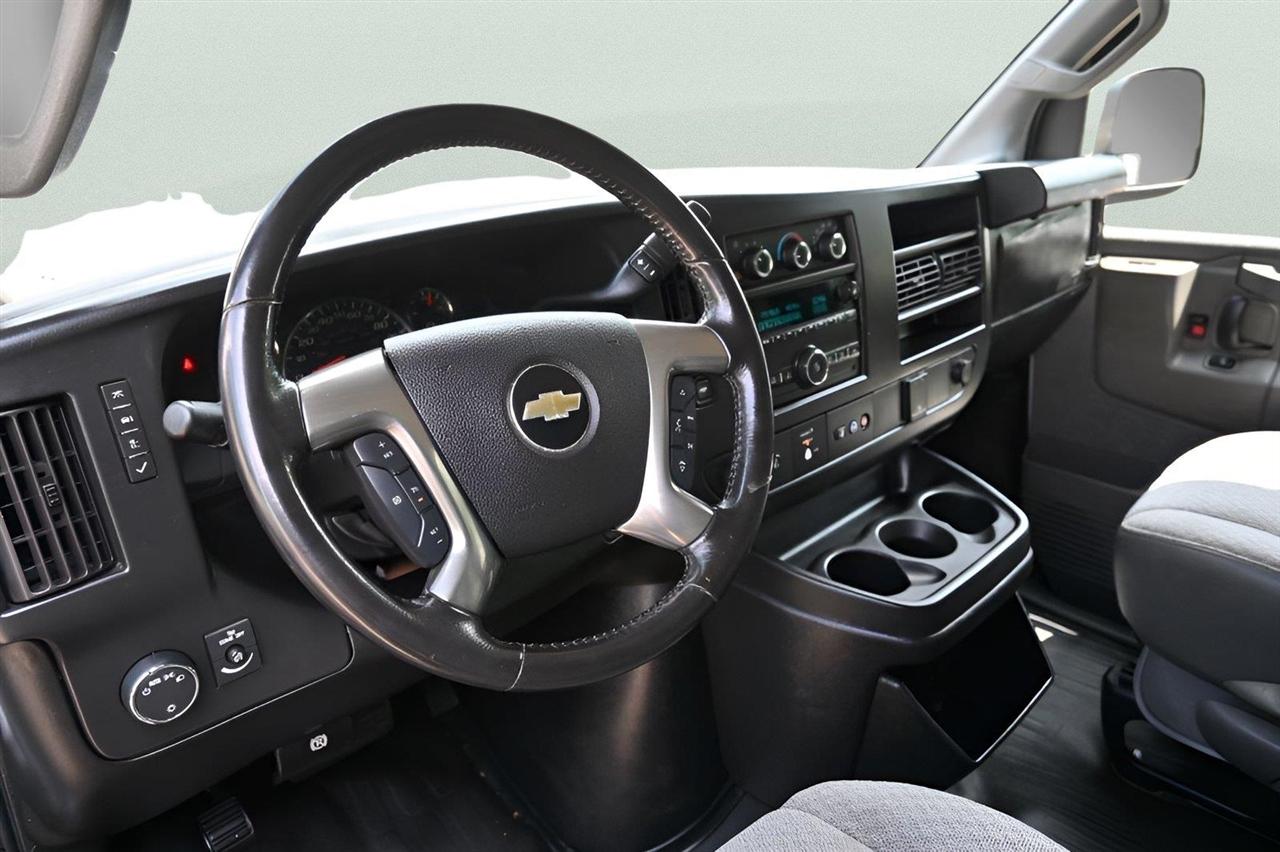 Chevrolet Express Cargo Van RWD 3500 135" 2017