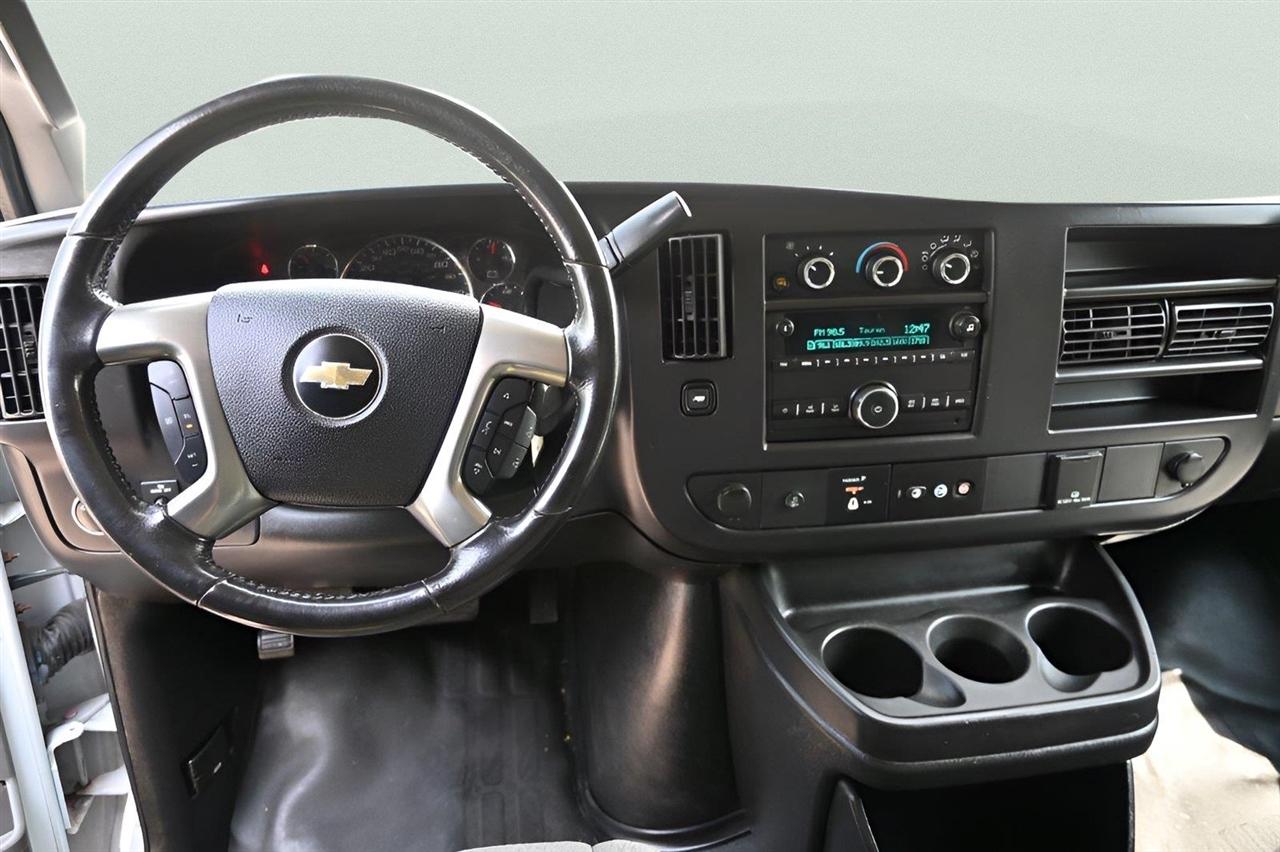 Chevrolet Express Cargo Van RWD 3500 135" 2017