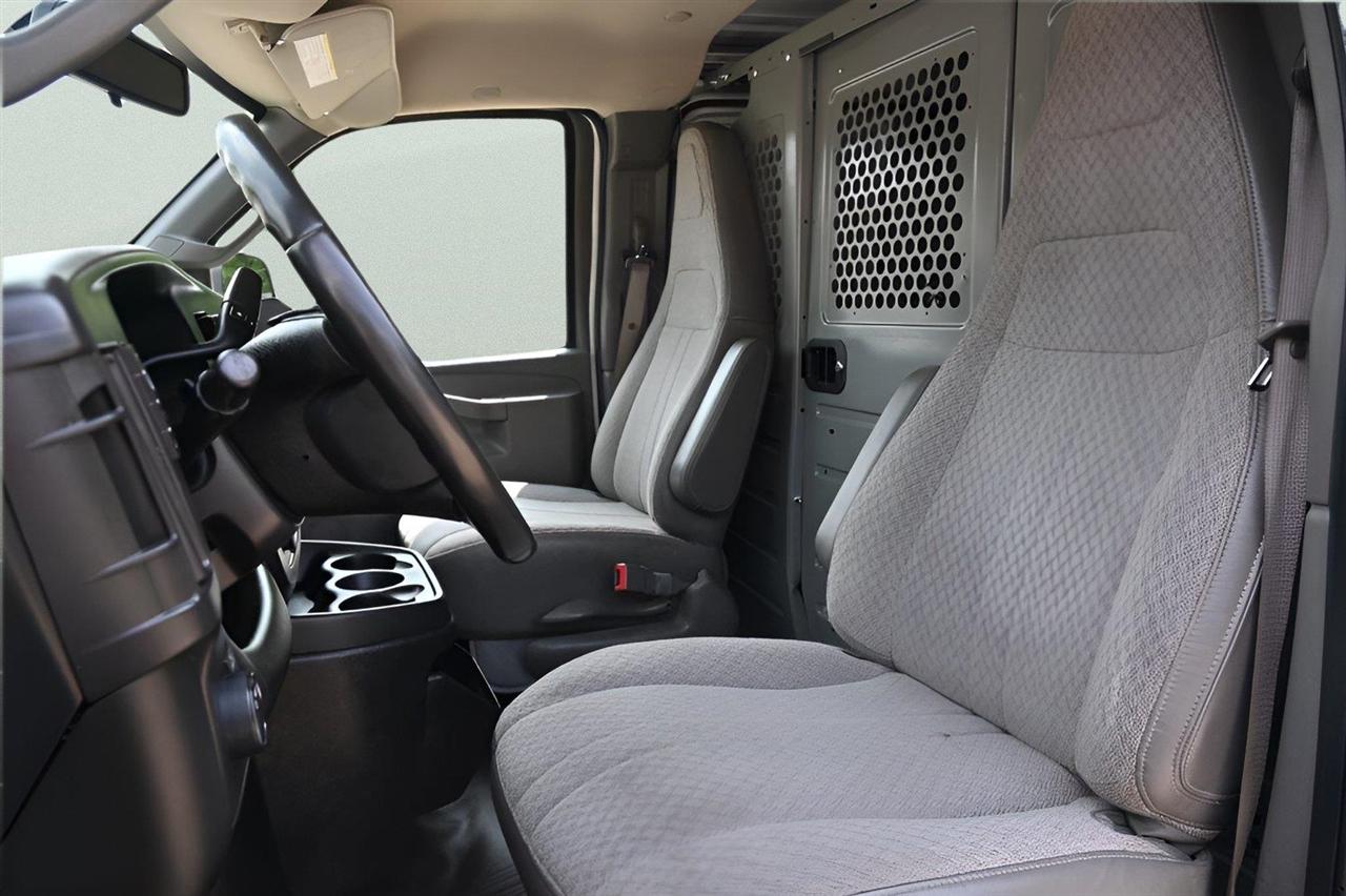 Chevrolet Express Cargo Van RWD 3500 135" 2017
