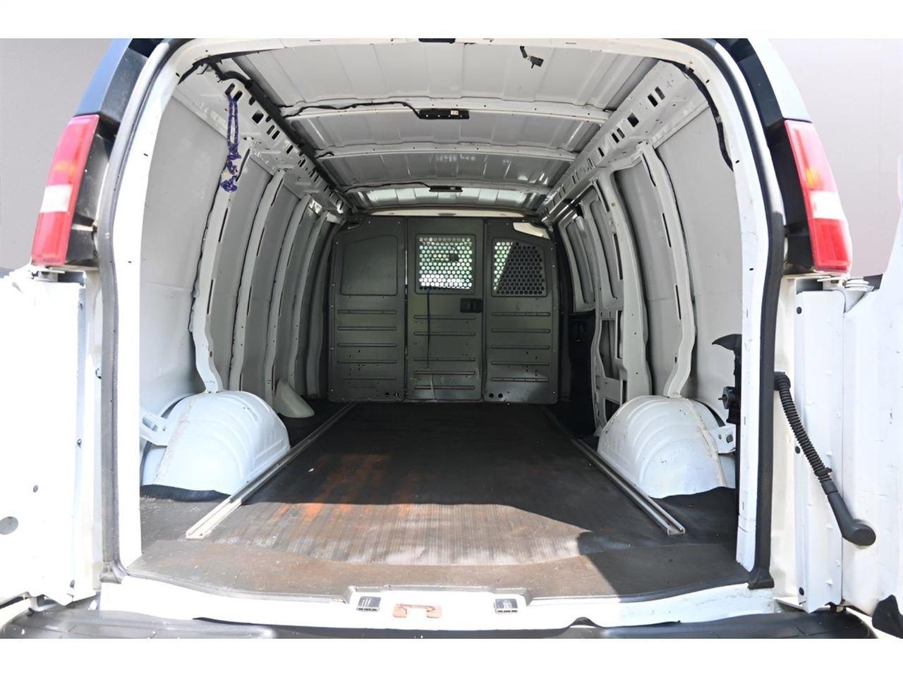 Chevrolet Express Cargo Van RWD 3500 135" 2017