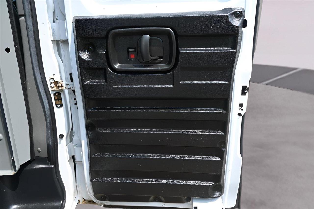 Chevrolet Express Cargo Van RWD 3500 135" 2017