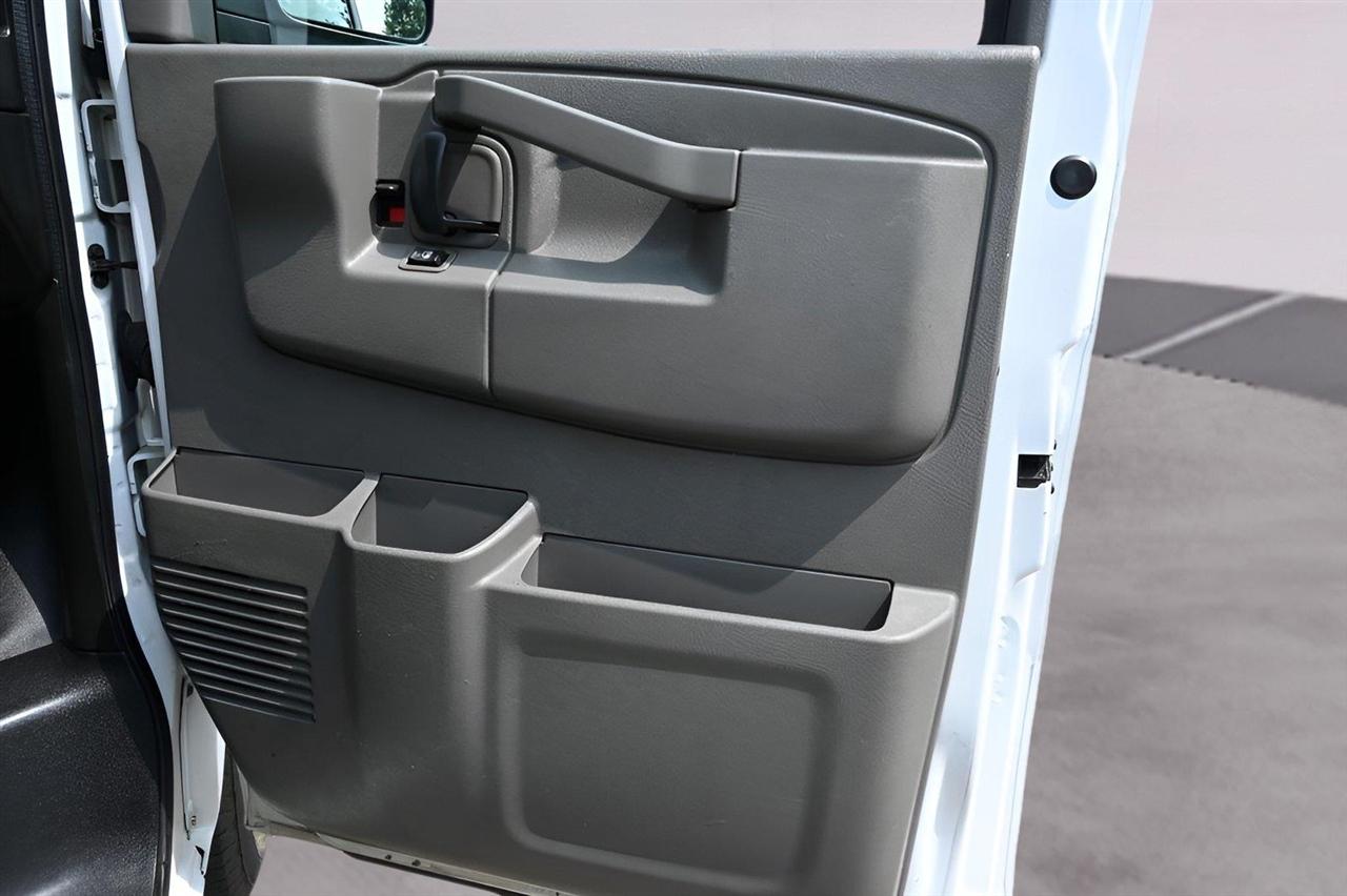Chevrolet Express Cargo Van RWD 3500 135" 2017