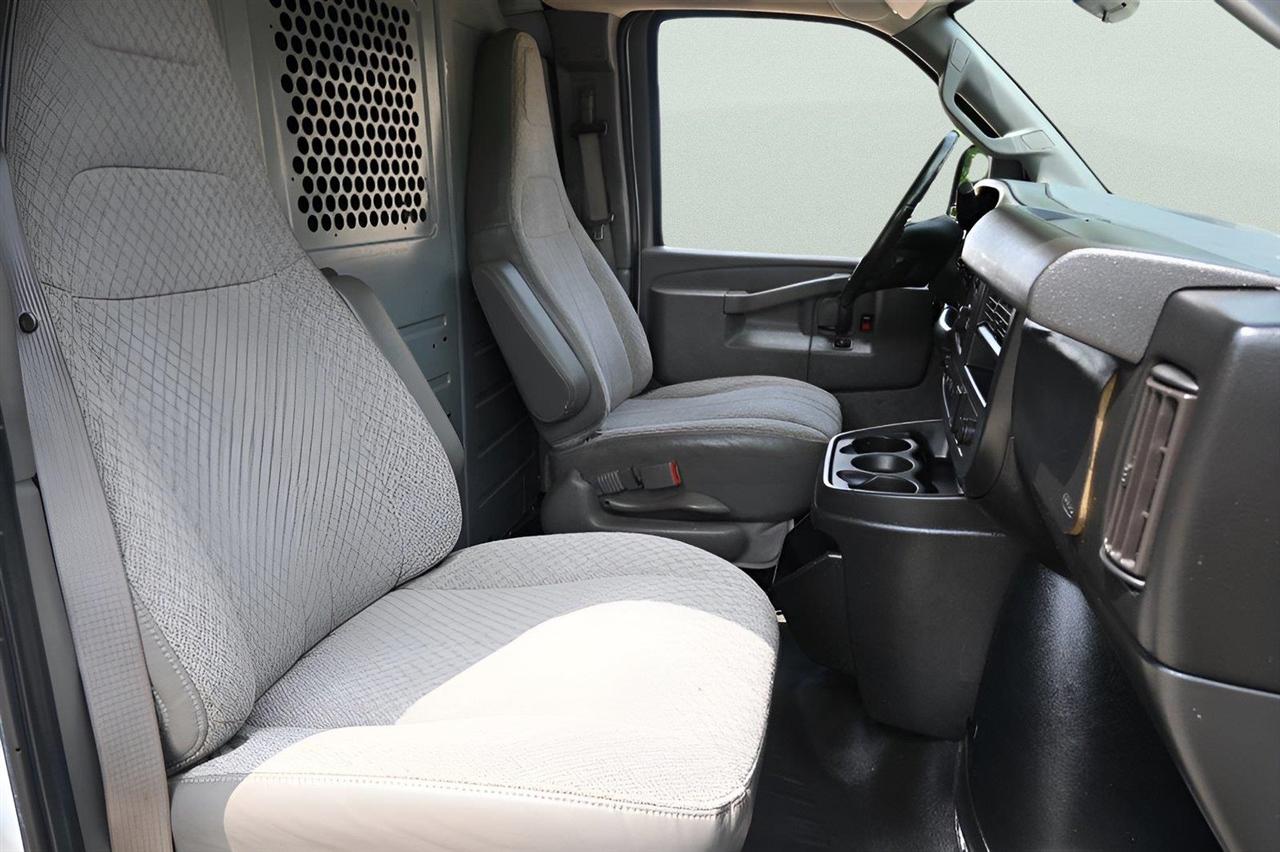 Chevrolet Express Cargo Van RWD 3500 135" 2017