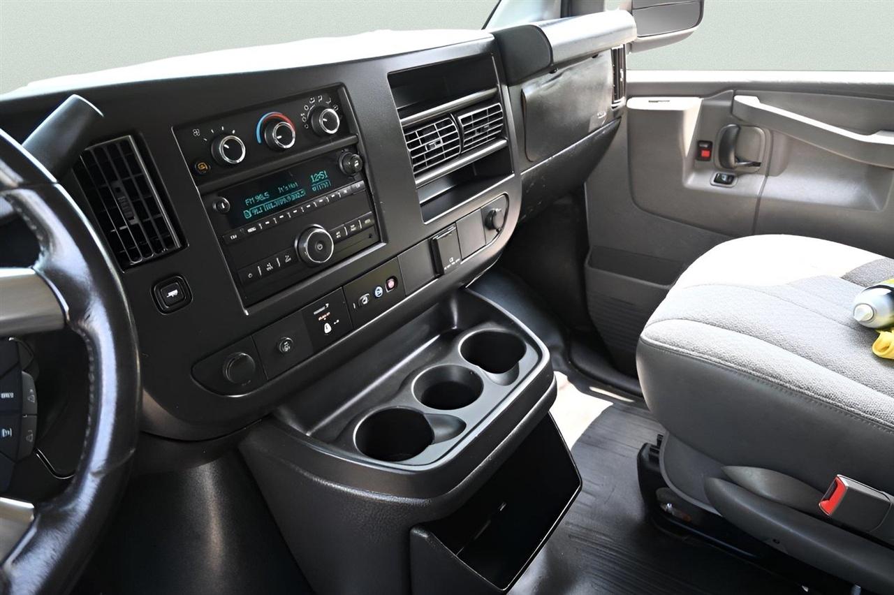 Chevrolet Express Cargo Van RWD 3500 135" 2017