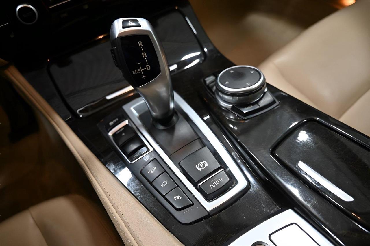 BMW 5 Series 4dr Sdn 535i xDrive AWD 2015