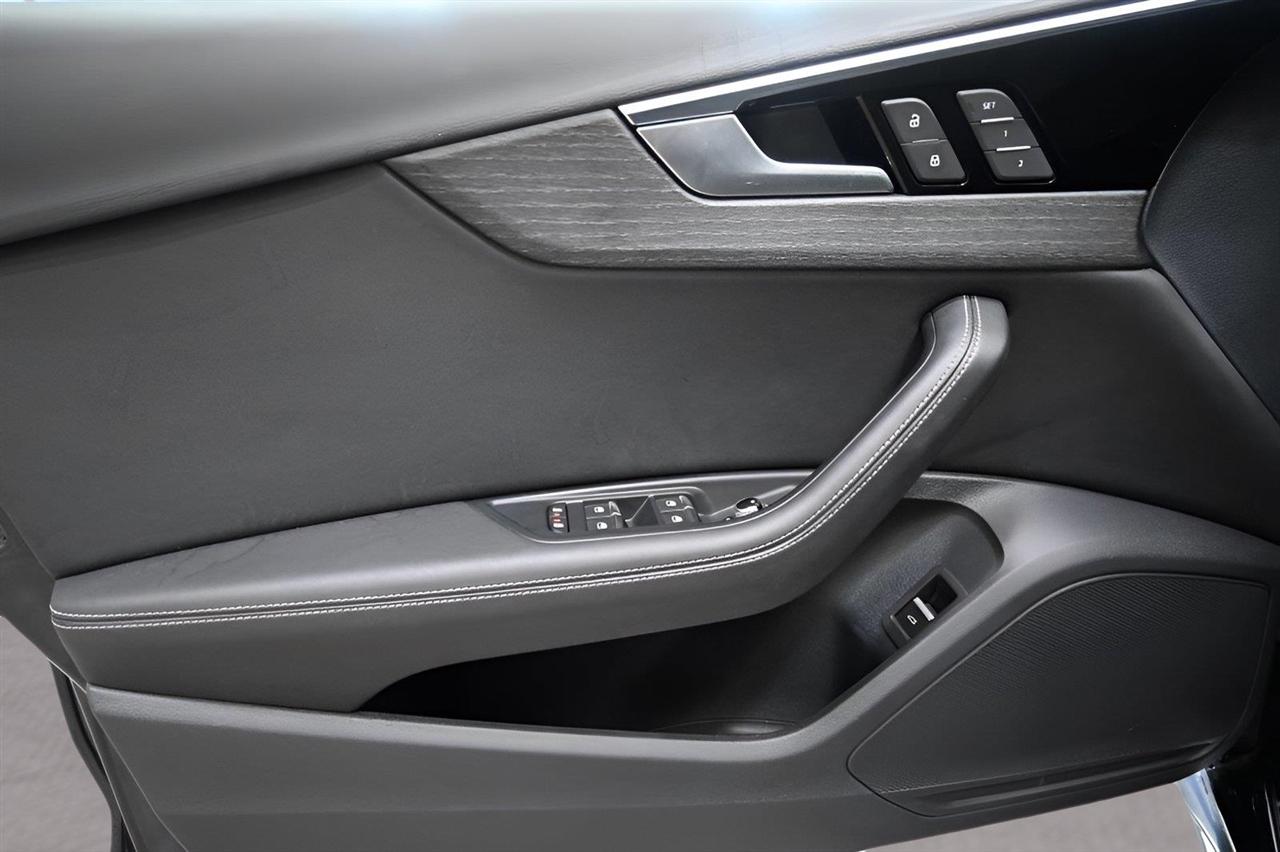 Audi A4 Sedan Premium Plus 40 TFSI quattro 2021