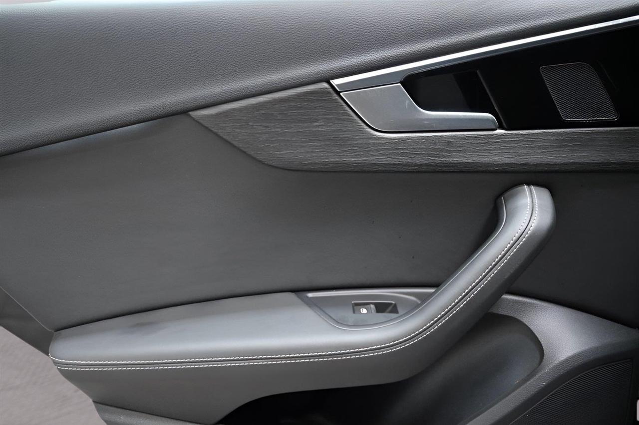 Audi A4 Sedan Premium Plus 40 TFSI quattro 2021