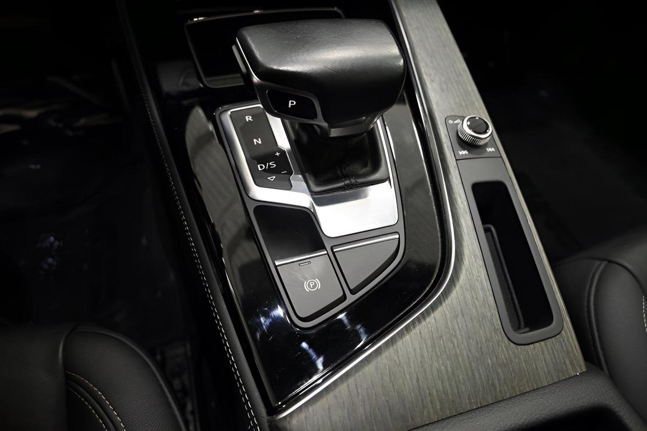 Audi A4 Sedan Premium Plus 40 TFSI quattro 2021