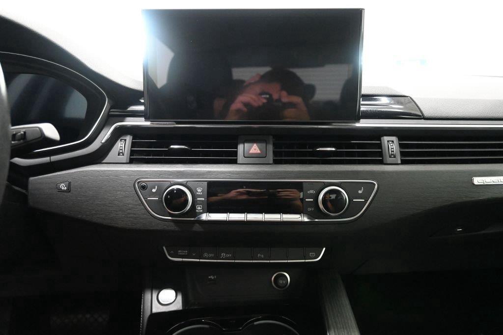 Audi A4 Sedan Premium Plus 40 TFSI quattro 2021