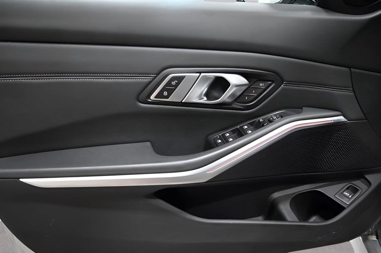 BMW 3 Series 330i xDrive Sedan 2019