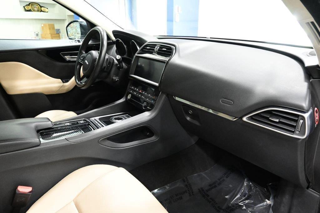 Jaguar F-Pace 25t Premium AWD 2019