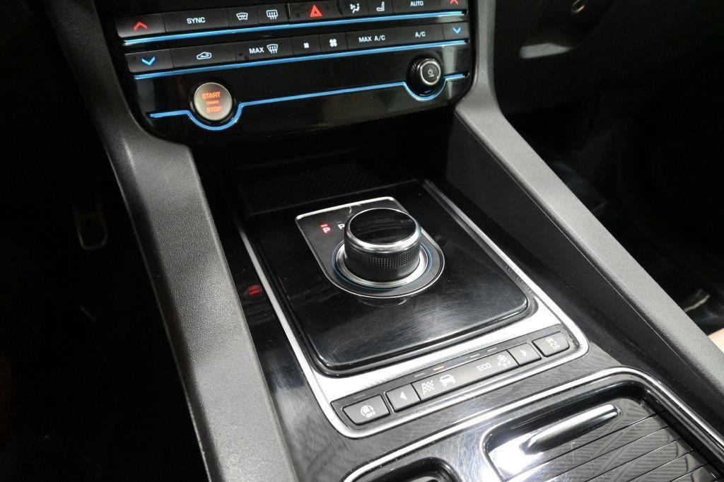 Jaguar F-Pace 25t Premium AWD 2019