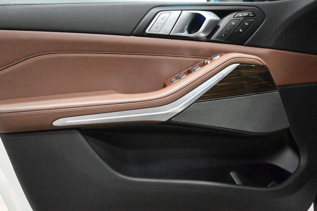BMW X7 xDrive40i Sports Activity Vehicle 2021