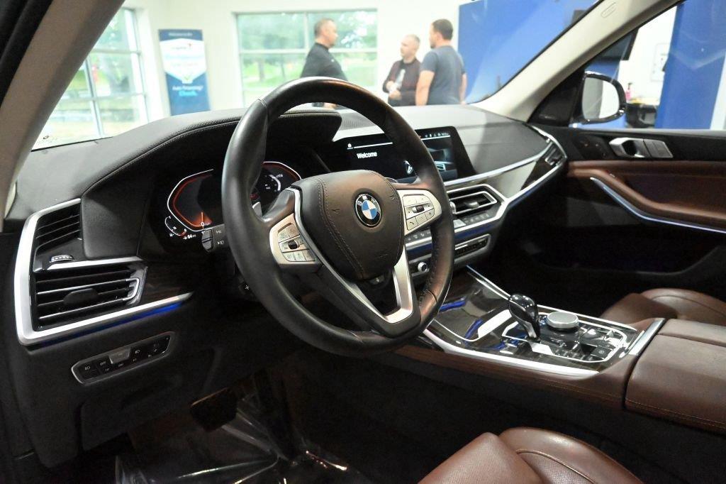 BMW X7 xDrive40i Sports Activity Vehicle 2021