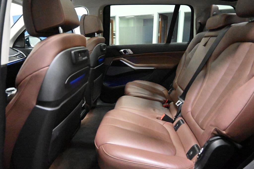 BMW X7 xDrive40i Sports Activity Vehicle 2021
