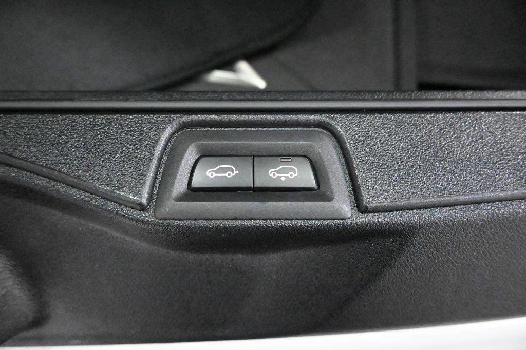BMW X7 xDrive40i Sports Activity Vehicle 2021