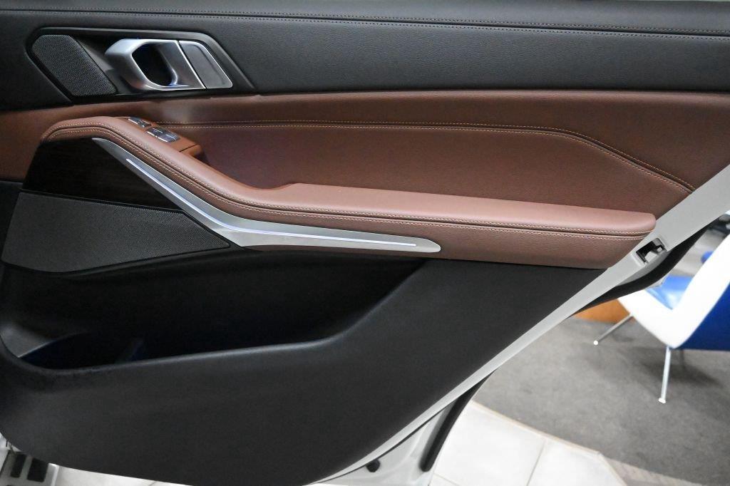 BMW X7 xDrive40i Sports Activity Vehicle 2021