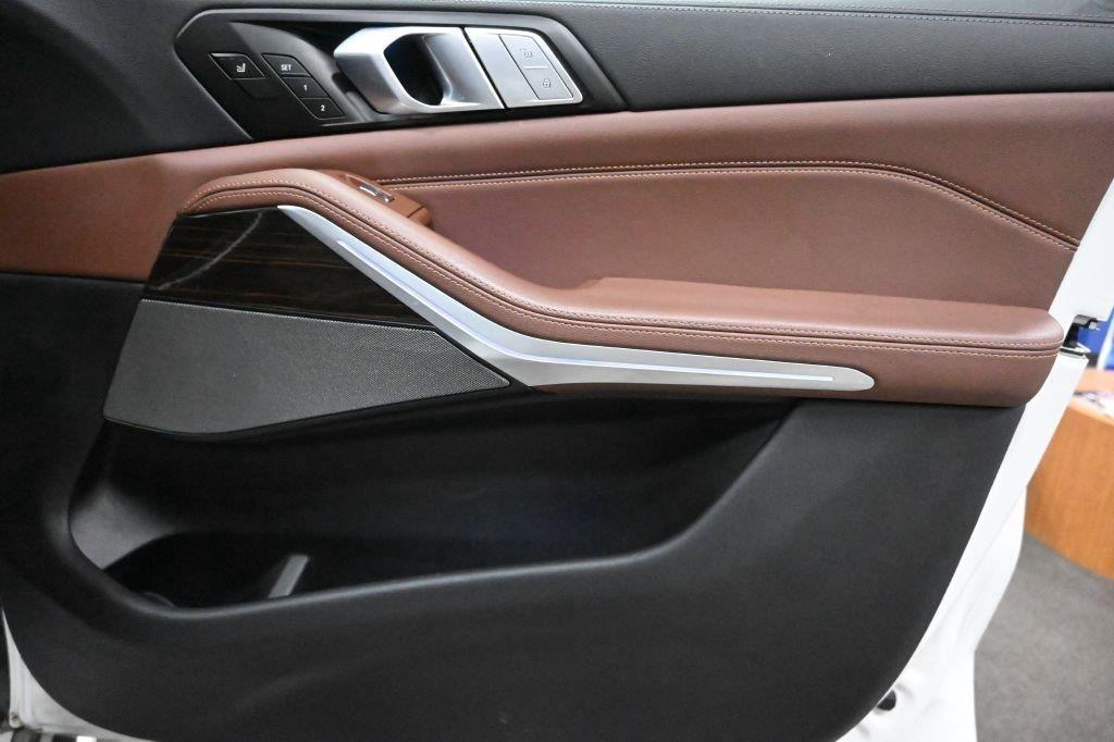 BMW X7 xDrive40i Sports Activity Vehicle 2021