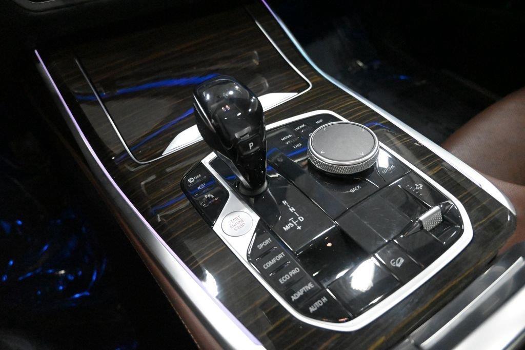 BMW X7 xDrive40i Sports Activity Vehicle 2021