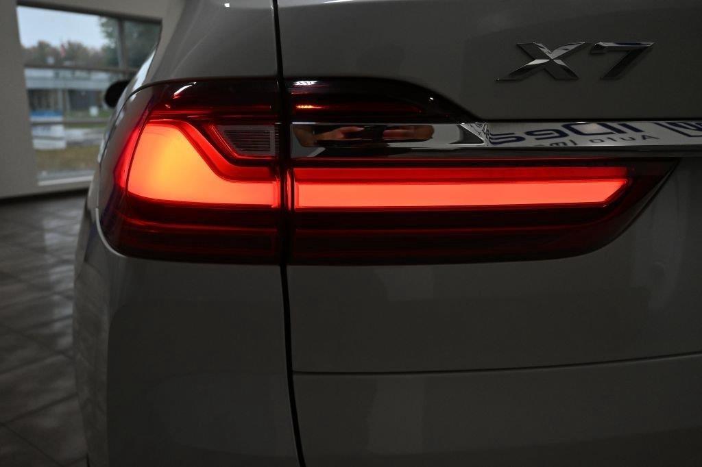 BMW X7 xDrive40i Sports Activity Vehicle 2021
