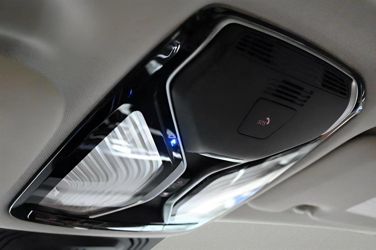 BMW X7 xDrive40i Sports Activity Vehicle 2021