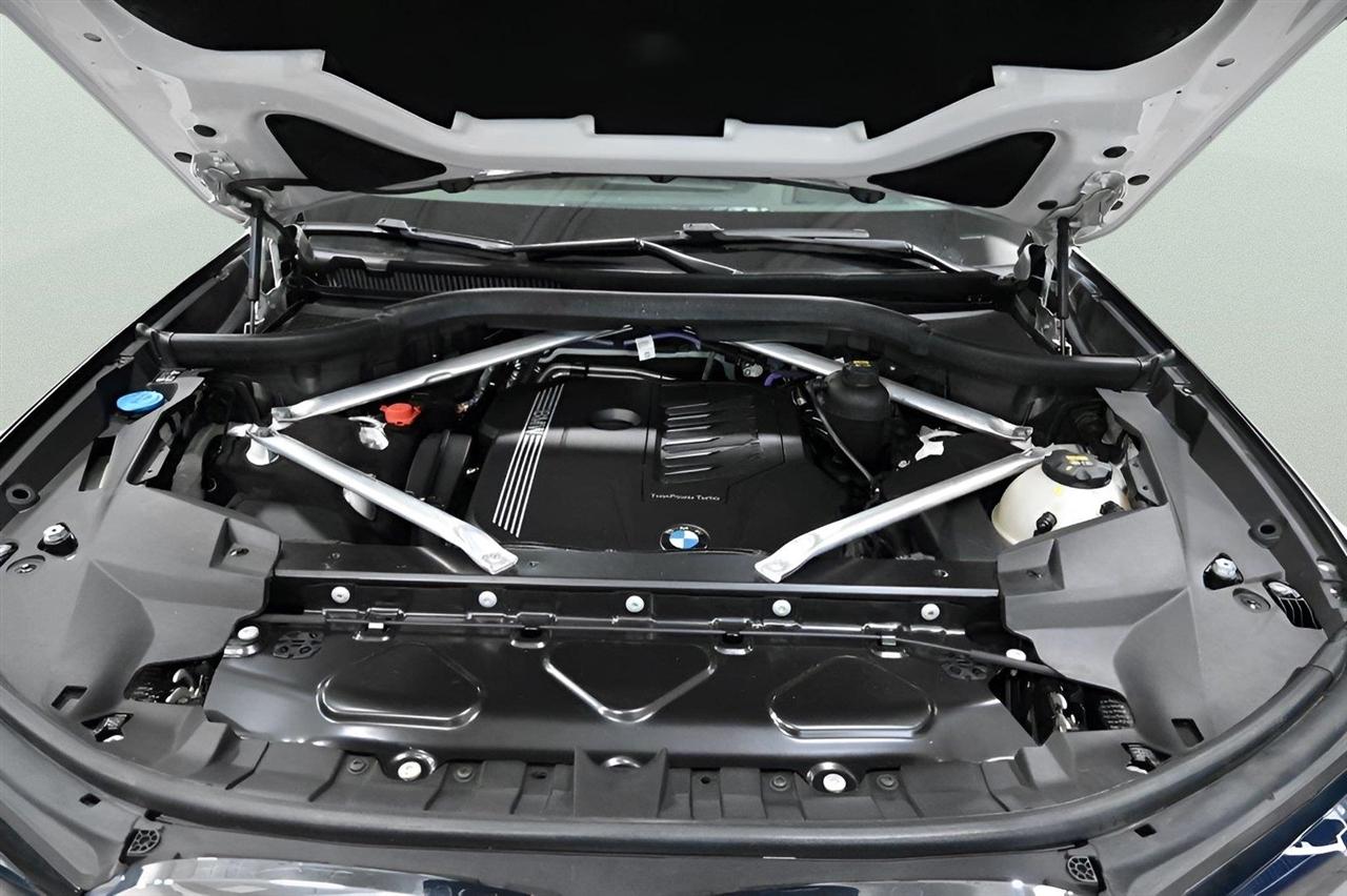 BMW X7 xDrive40i Sports Activity Vehicle 2021
