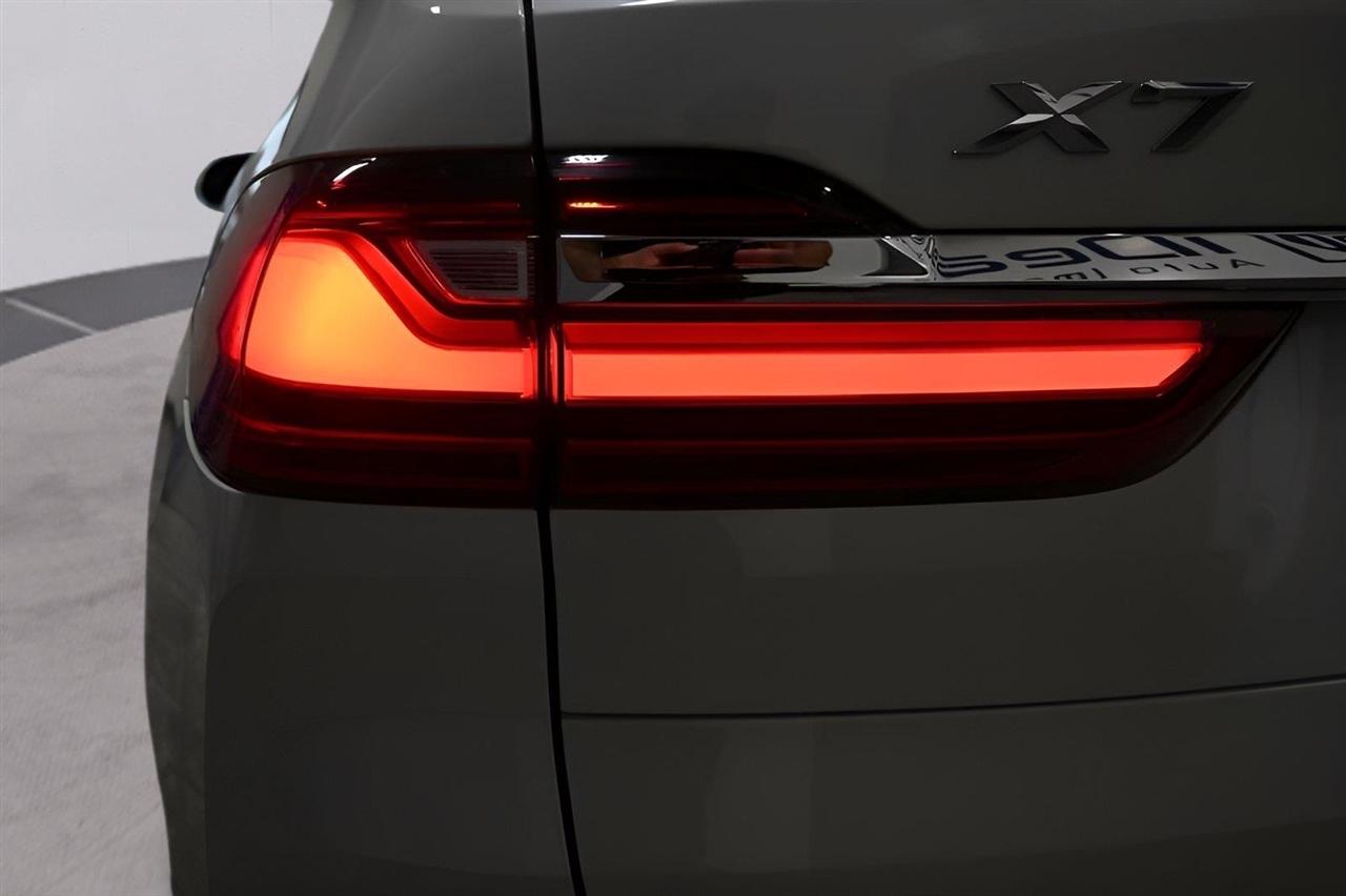BMW X7 xDrive40i Sports Activity Vehicle 2021