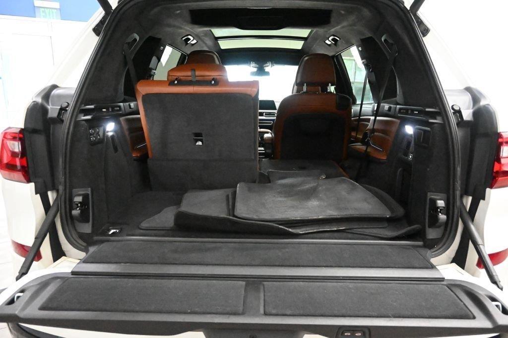 BMW X7 xDrive40i Sports Activity Vehicle 2020