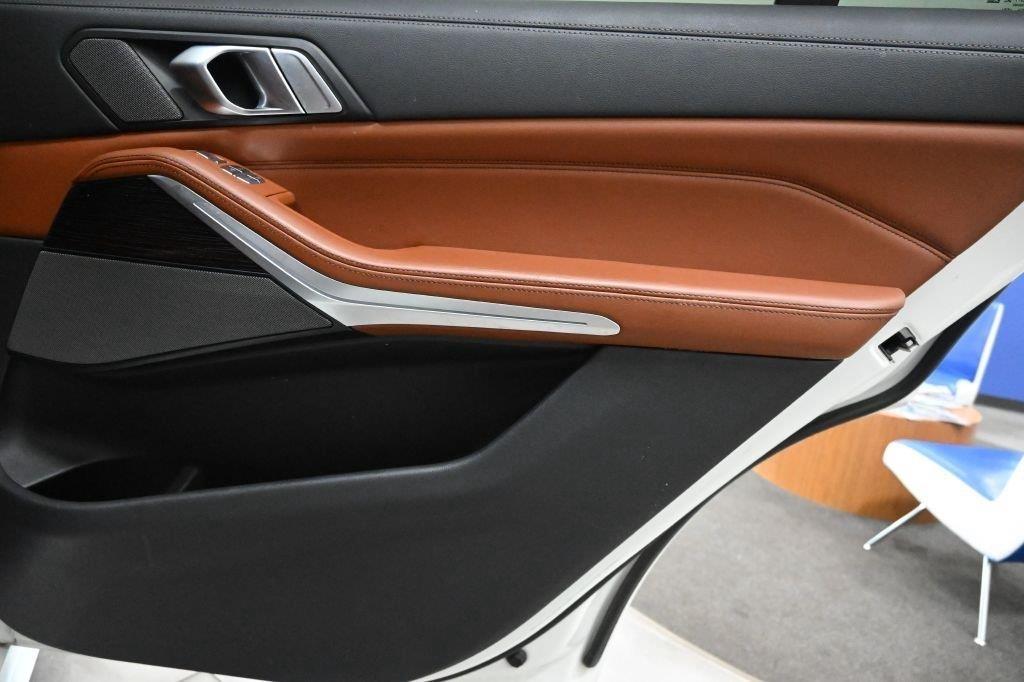 BMW X7 xDrive40i Sports Activity Vehicle 2020