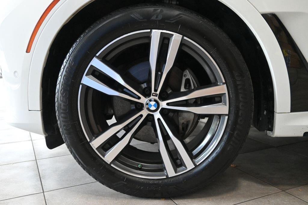 BMW X7 xDrive40i Sports Activity Vehicle 2020