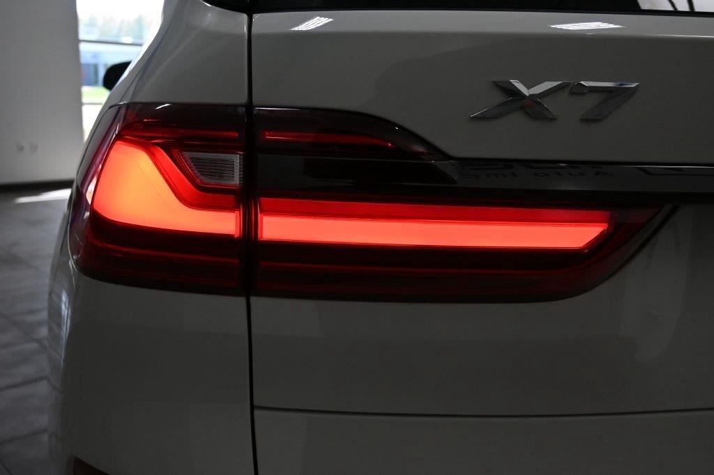 BMW X7 xDrive40i Sports Activity Vehicle 2020