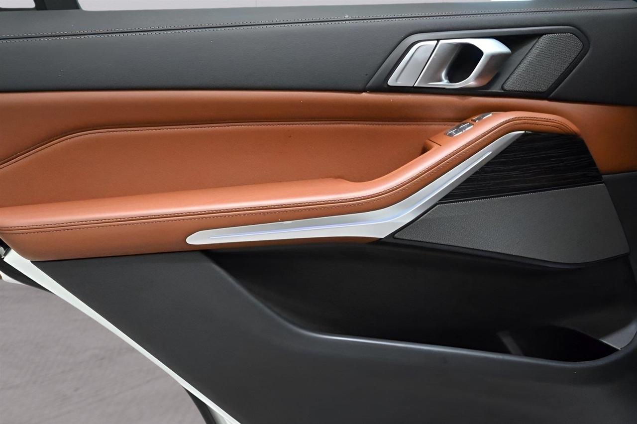 BMW X7 xDrive40i Sports Activity Vehicle 2020
