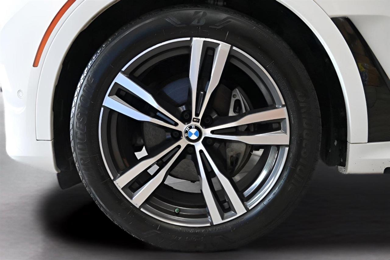 BMW X7 xDrive40i Sports Activity Vehicle 2020