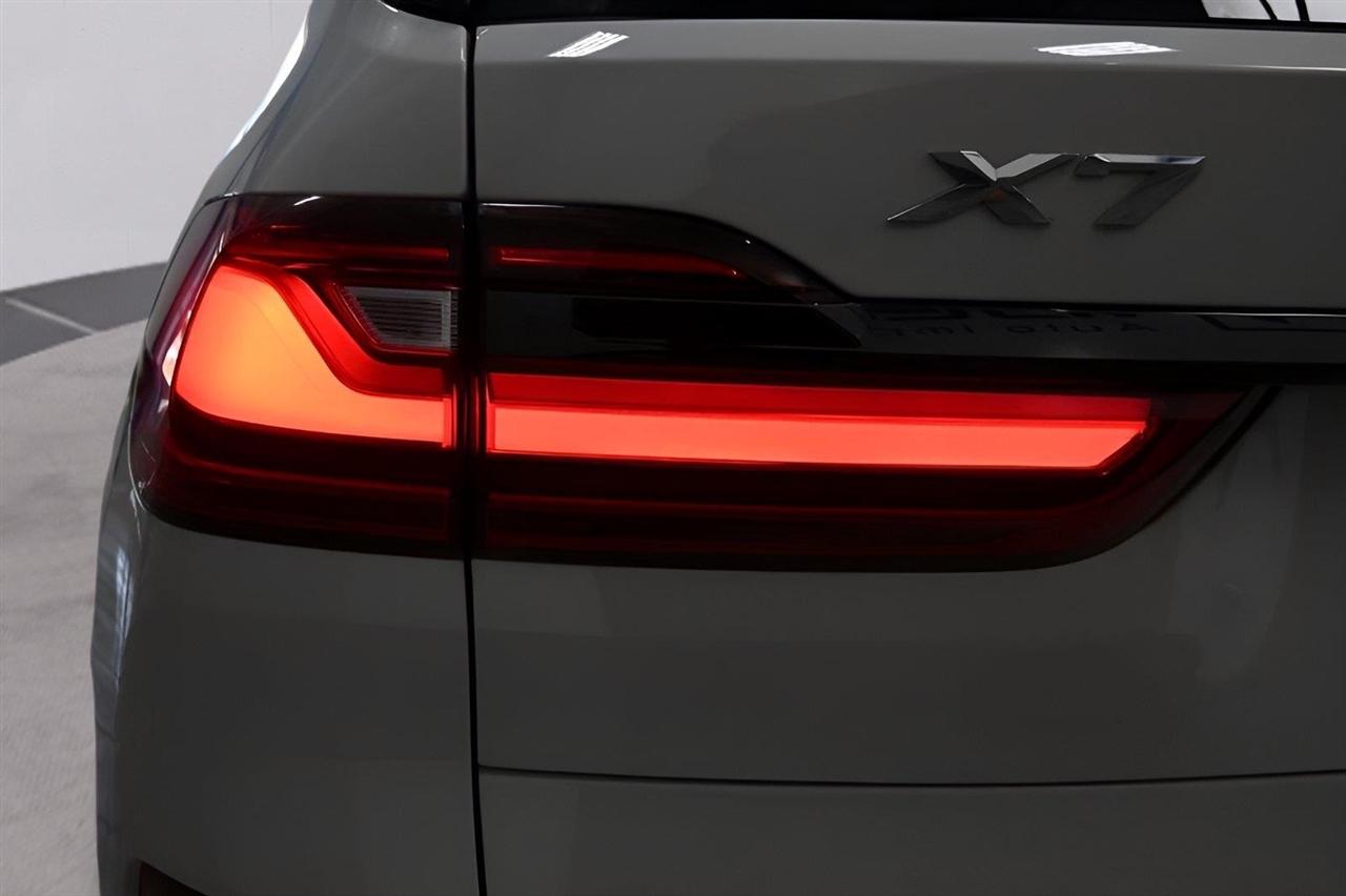 BMW X7 xDrive40i Sports Activity Vehicle 2020
