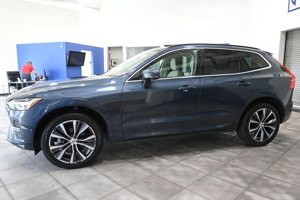 2022 Volvo XC60 B5 AWD Momentum