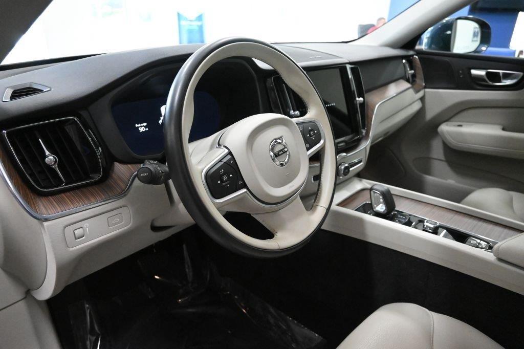 Volvo XC60 B5 AWD Momentum 2022