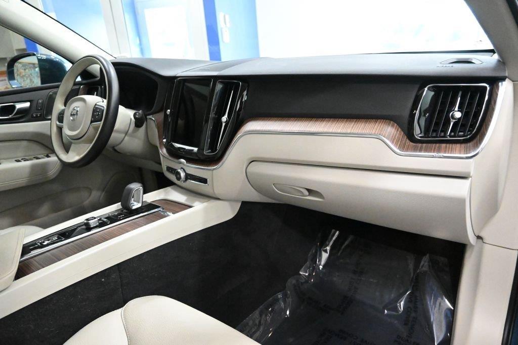 Volvo XC60 B5 AWD Momentum 2022