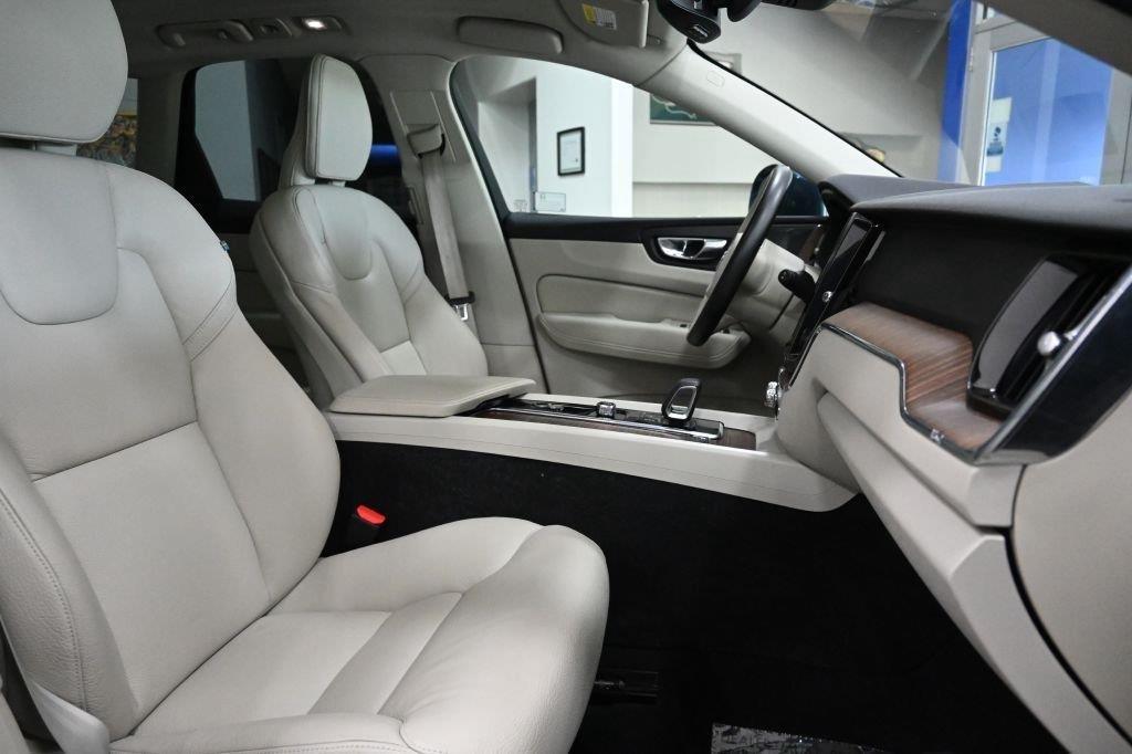 Volvo XC60 B5 AWD Momentum 2022
