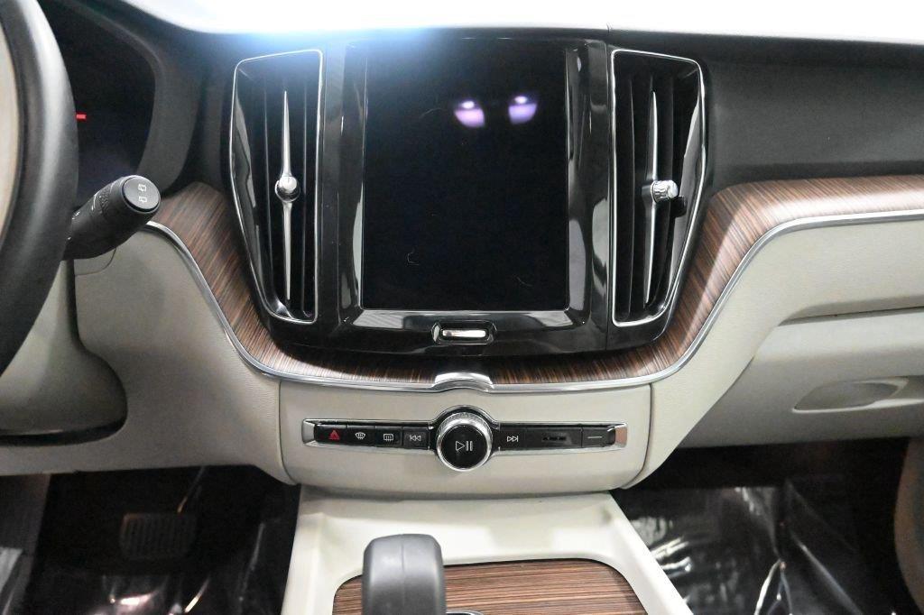 Volvo XC60 B5 AWD Momentum 2022