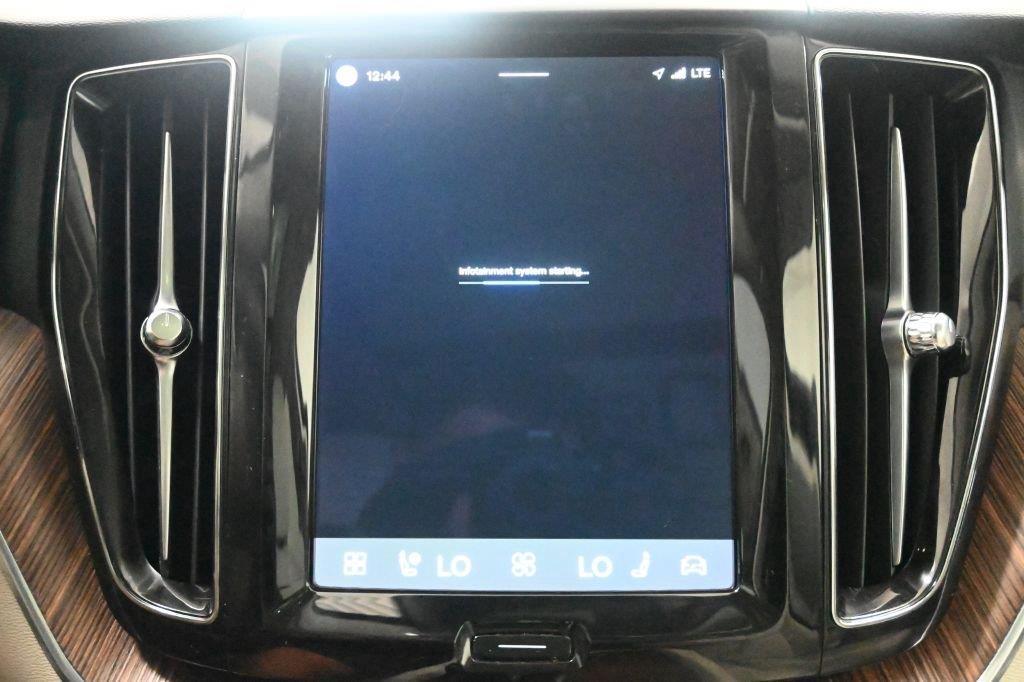 Volvo XC60 B5 AWD Momentum 2022