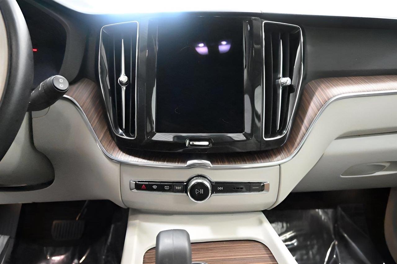Volvo XC60 B5 AWD Momentum 2022