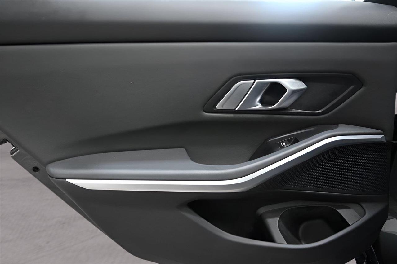BMW 3 Series 330i xDrive Sedan 2019