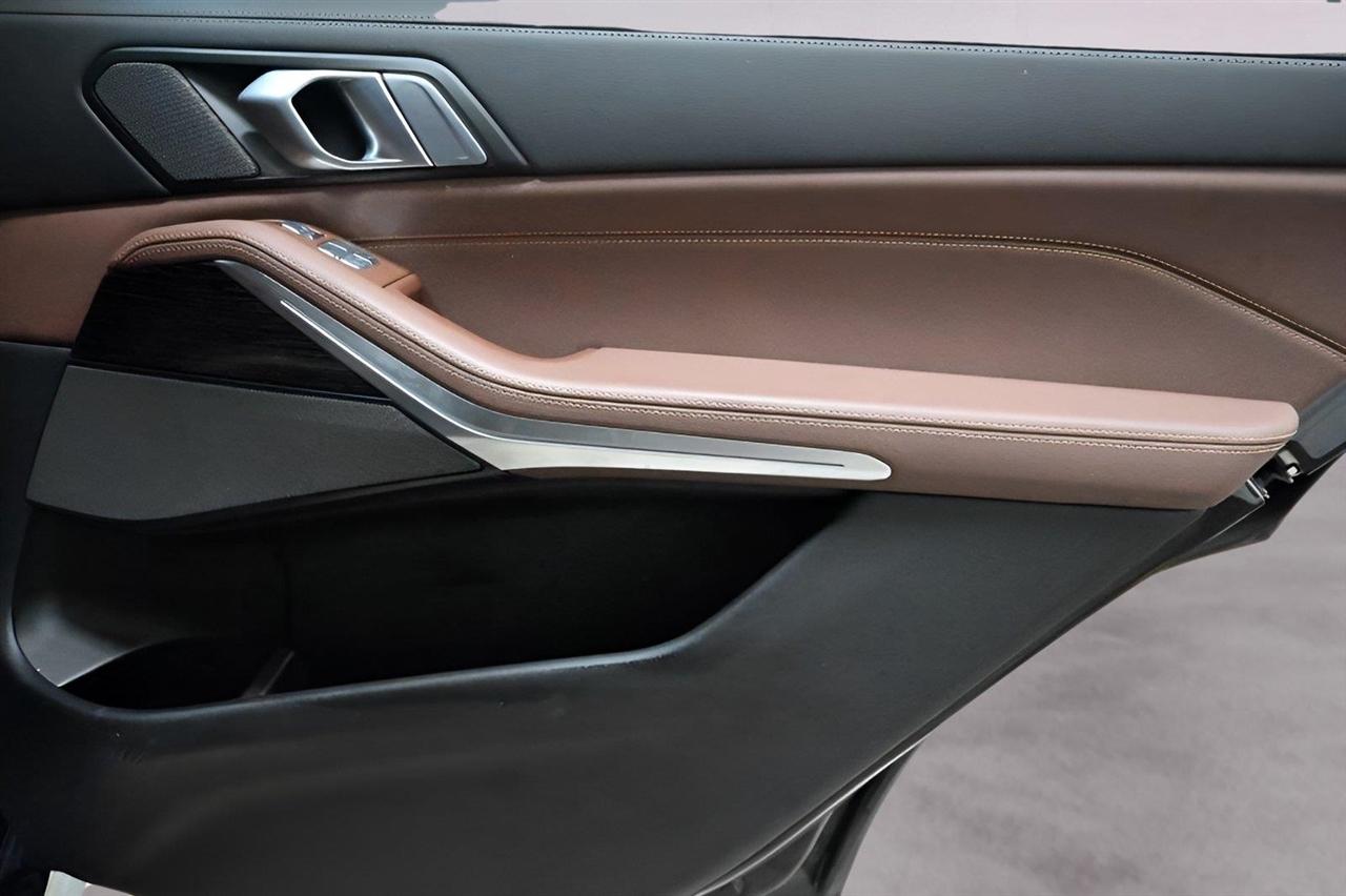 BMW X7 xDrive40i Sports Activity Vehicle 2020