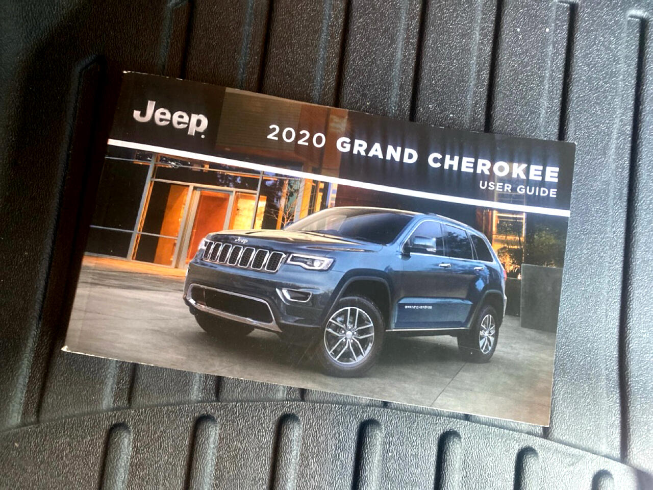 Jeep Grand Cherokee Overland 4WD 2020 Jeep Grand Cherokee Overland 4WD 2020
